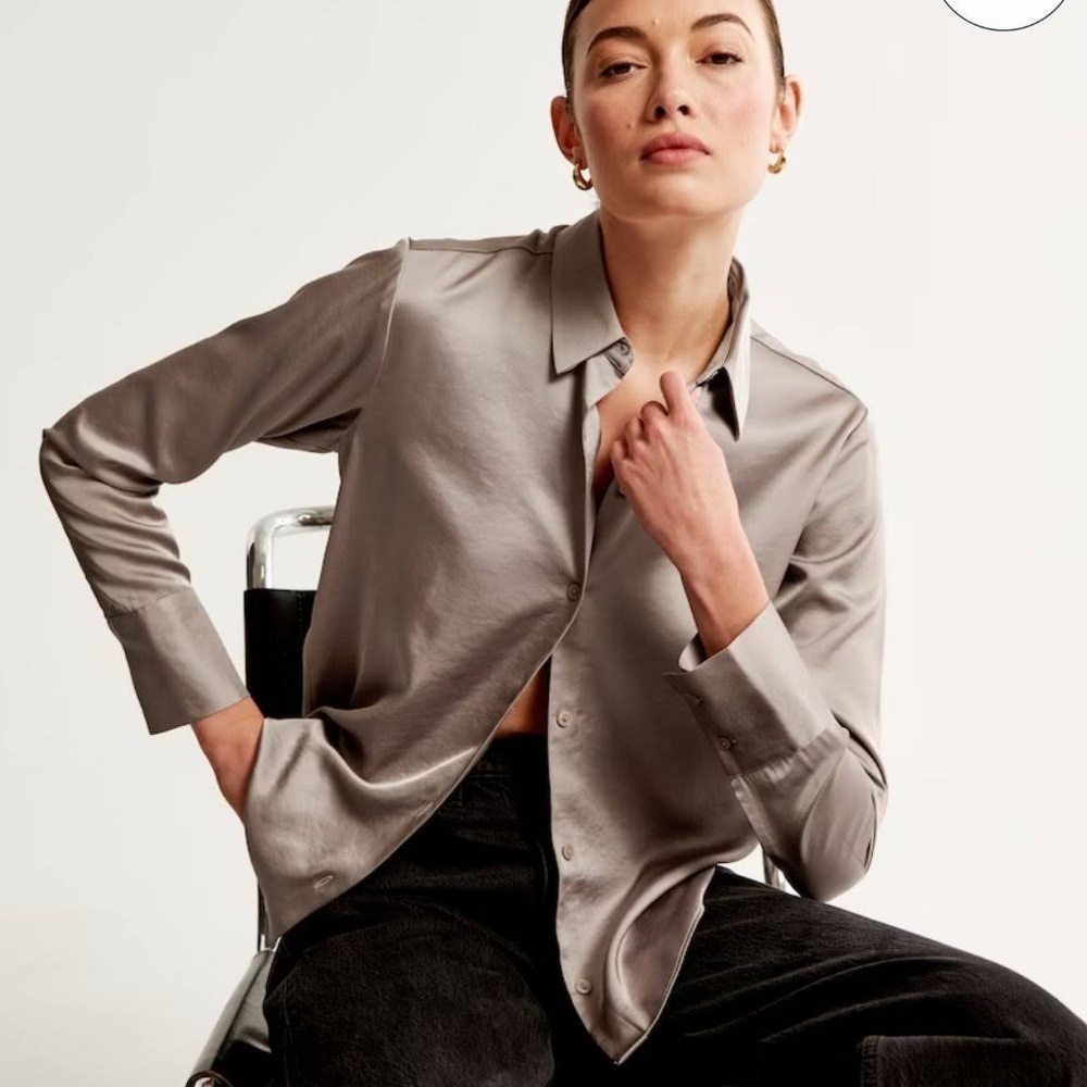 Abercrombie & Fitch Oversized Long-Sleeve Satin Button-Up Shirt Size M NWT